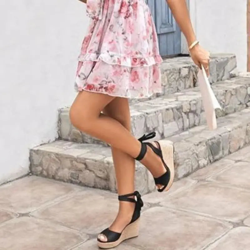 Sandales à talons compensés et lacets pour femme