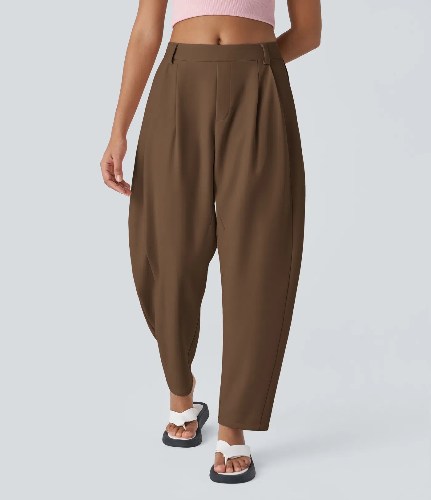 Dambyxor med medelhöjd midja, fickor och rundade ben – arbetsbyxor