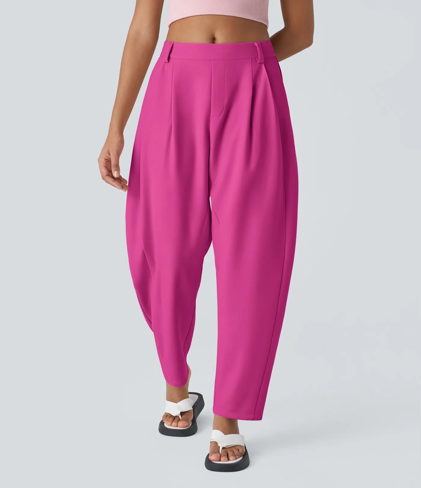 Dambyxor med medelhöjd midja, fickor och rundade ben – arbetsbyxor