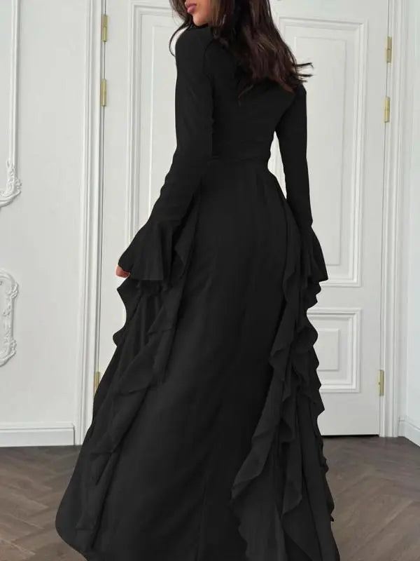 Weihnachtskleid mit tailliertem Schnitt und ausgestellten Ärmeln