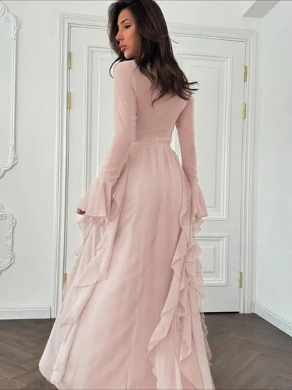 Weihnachtskleid mit tailliertem Schnitt und ausgestellten Ärmeln