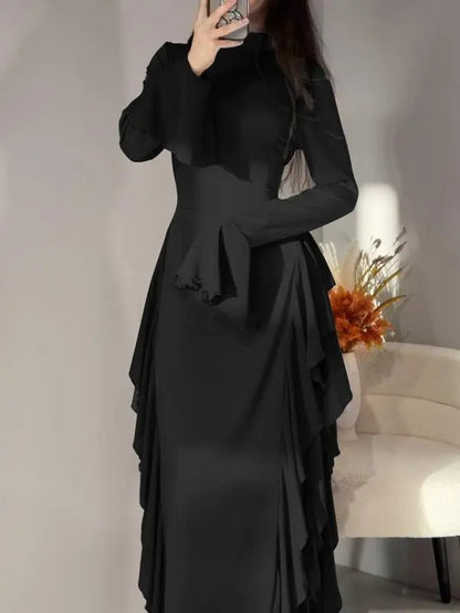 Weihnachtskleid mit tailliertem Schnitt und ausgestellten Ärmeln