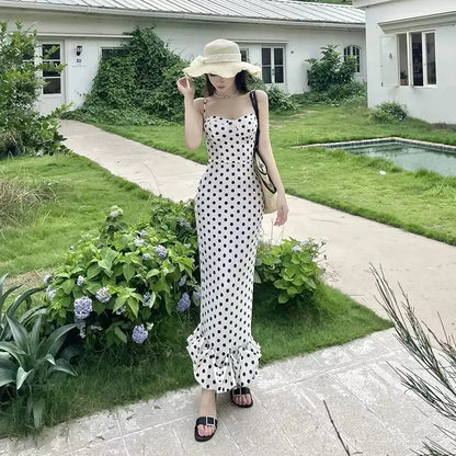 Élégante robe de vacances à volants et à pois
