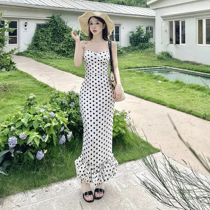 Élégante robe de vacances à volants et à pois