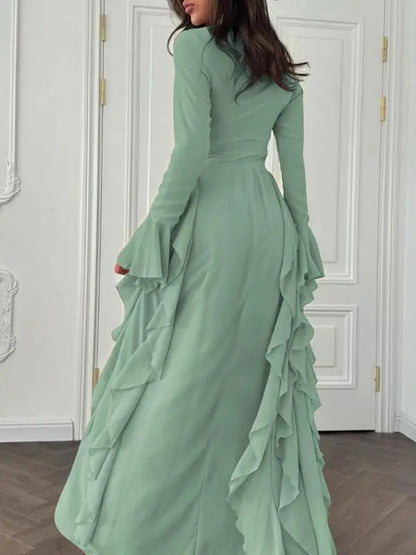 Weihnachtskleid mit tailliertem Schnitt und ausgestellten Ärmeln