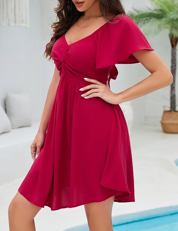 Damklänning med hjärtformad halsringning och knut framtill