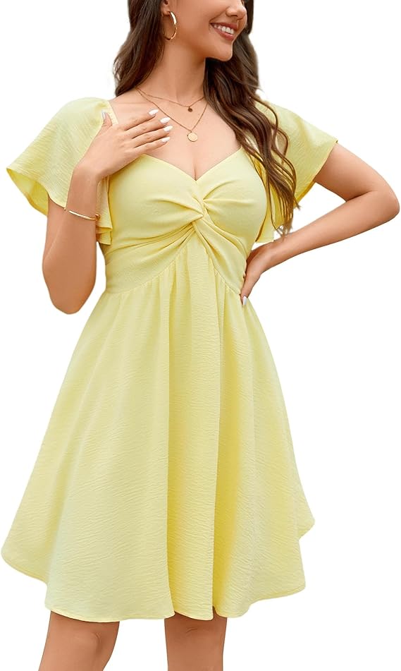 Damklänning med hjärtformad halsringning och knut framtill