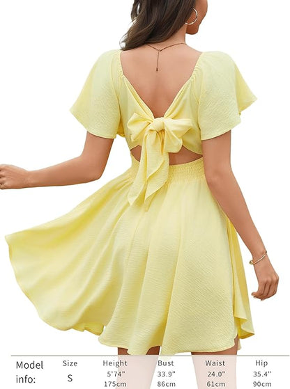 Damklänning med hjärtformad halsringning och knut framtill