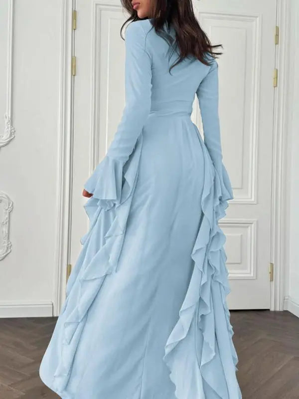 Weihnachtskleid mit tailliertem Schnitt und ausgestellten Ärmeln