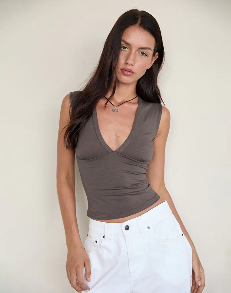 Emberly-top med djup urringning