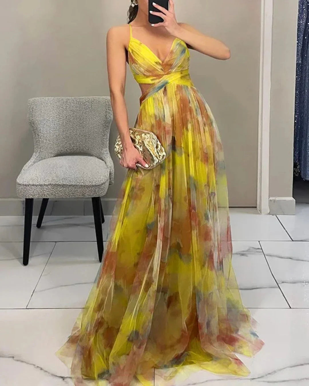 En förtrollande maxiklänning med blommönster