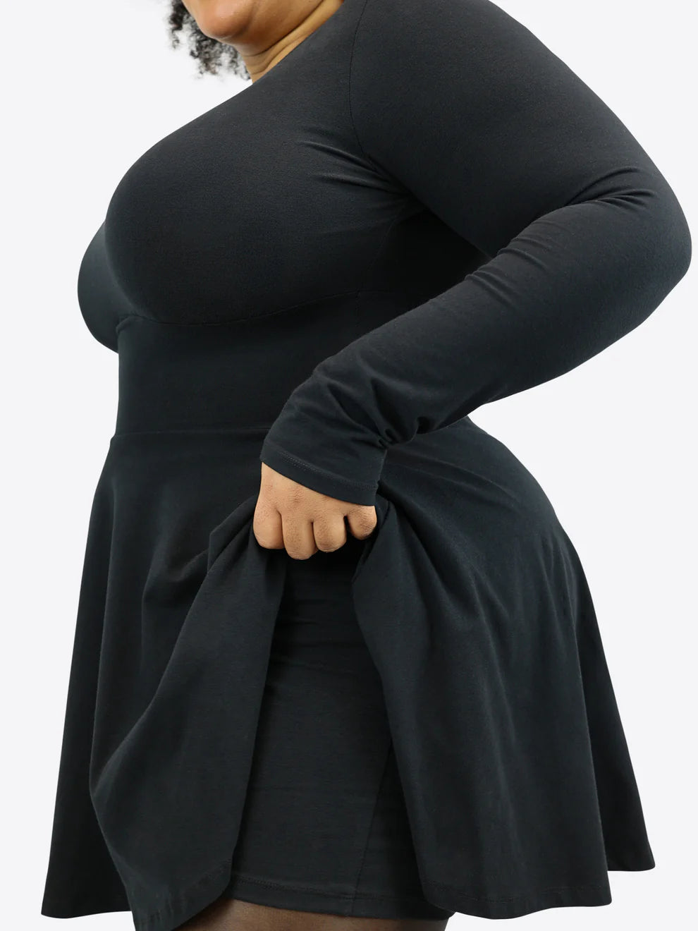 Kurzes Skort-Kleid mit langen Ärmeln