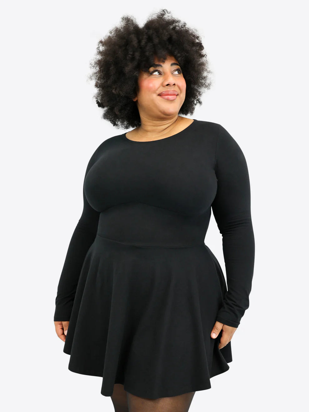 Kurzes Skort-Kleid mit langen Ärmeln