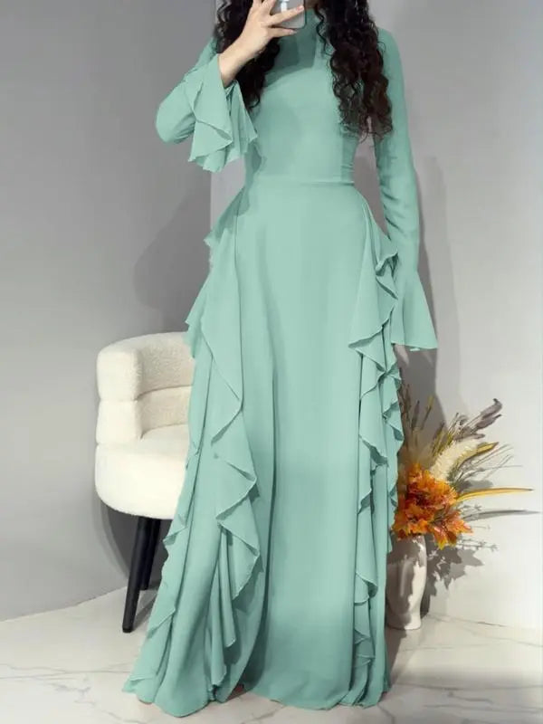 Weihnachtskleid mit tailliertem Schnitt und ausgestellten Ärmeln